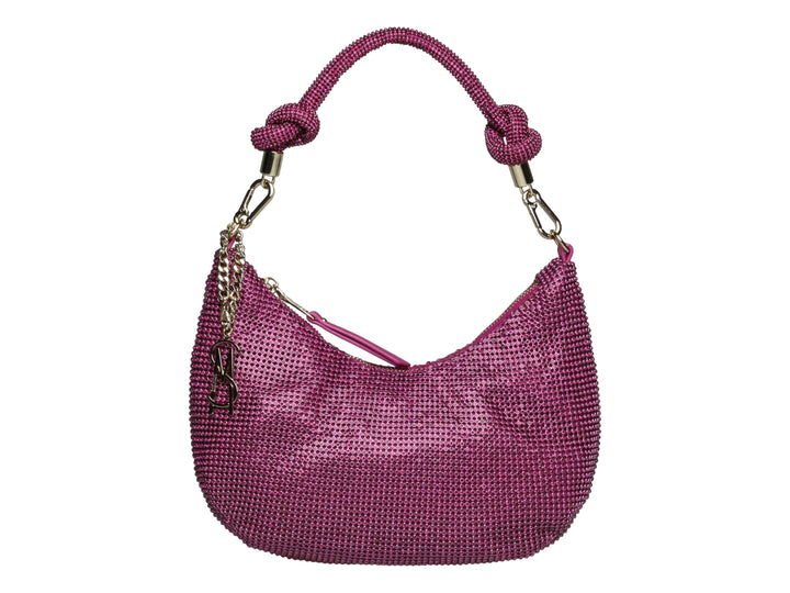 Bolso hobo fucsia con textura de cuentas, asa anudada y herrajes dorados.