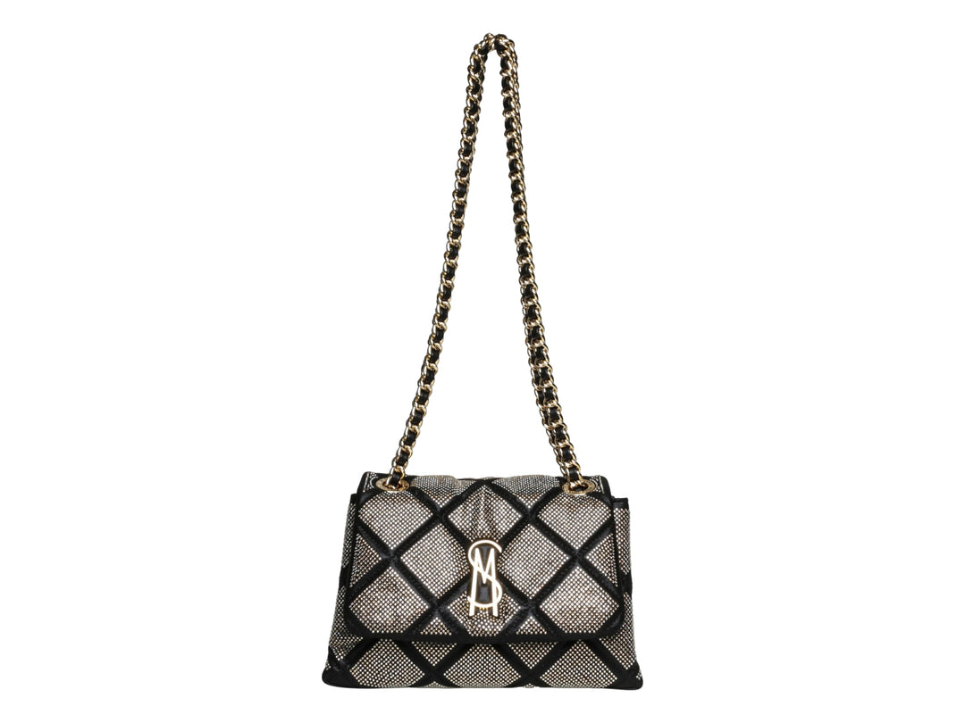 Bolso Steve Madden color negro y dorado con diseño acolchado en rombos y correa de cadena dorada.
