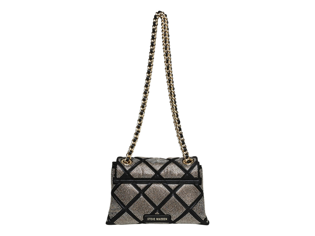 Bolso Steve Madden color negro y dorado con diseño acolchado en rombos y correa de cadena dorada.