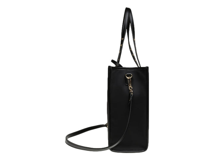 Bolso tote negro de Steve Madden con detalles y logotipo en color dorado.