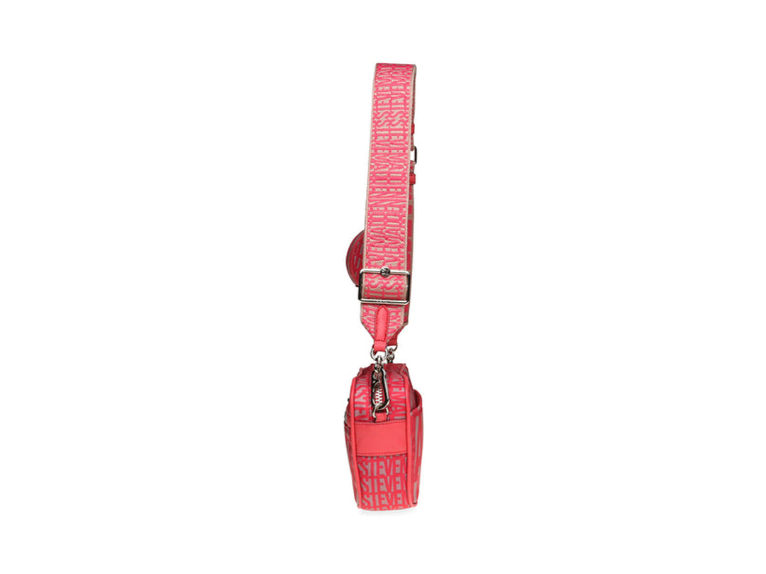 Bolso bandolera Steve Madden en color rojo con estampado de logotipo y correa ancha ajustable.