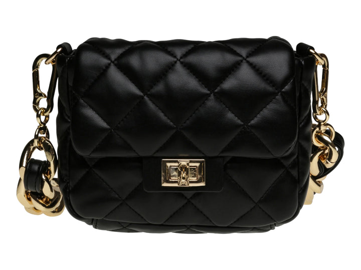 Bolso negro acolchado de Steve Madden con cadena y herrajes en color dorado.