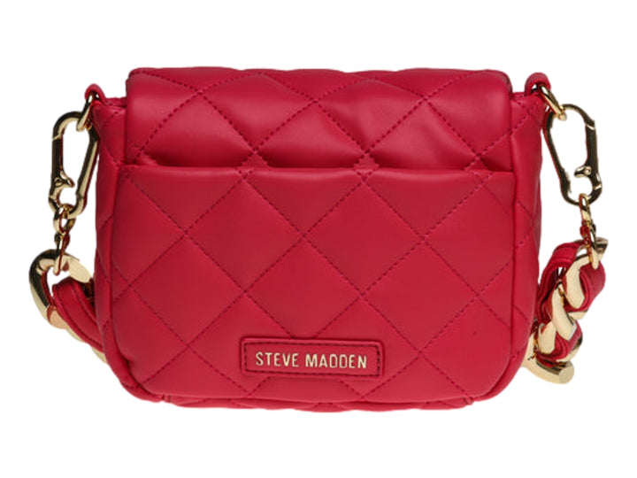 Bolso Steve Madden color rosa con diseño acolchado en rombos y detalles de cadena y cierre en color dorado.
