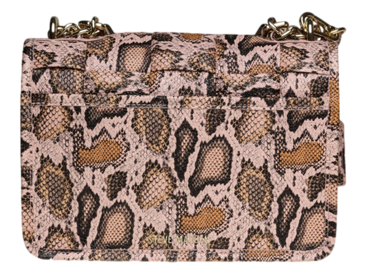 Bolso Steve Madden color blush con estampado de serpiente, diseño tejido y asa de cadena dorada.