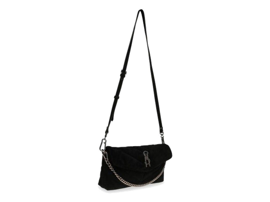 Bolso de hombro Steve Madden color negro con correa de cadena y diseño acolchado en forma de V.