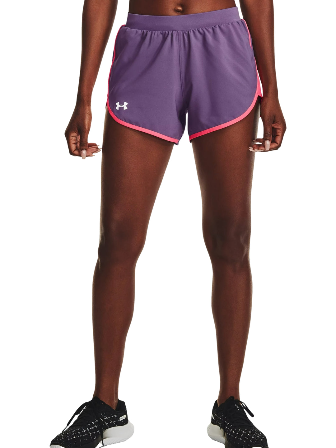 Shorts deportivos Under Armour color morado con ribete rosa para mujer.