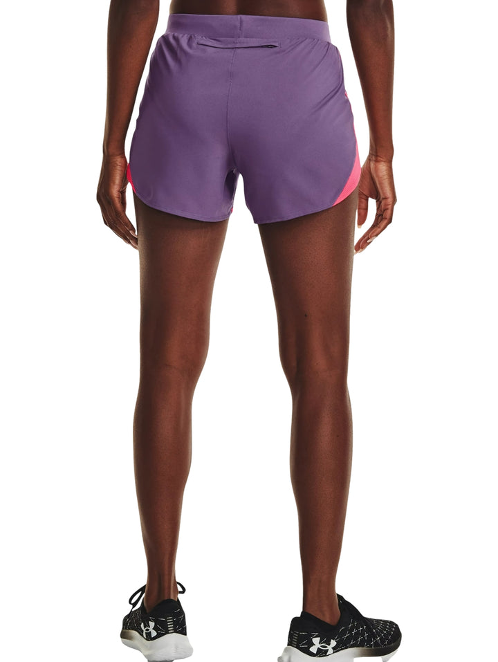 Shorts deportivos Under Armour color morado con ribete rosa para mujer.