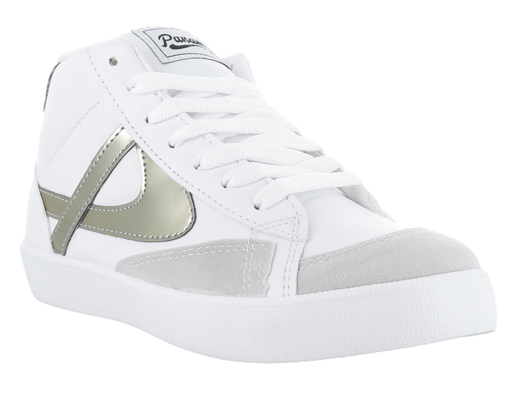 Tenis blancos marca Panam con detalles en color oro y gris, suela blanca y cordones.