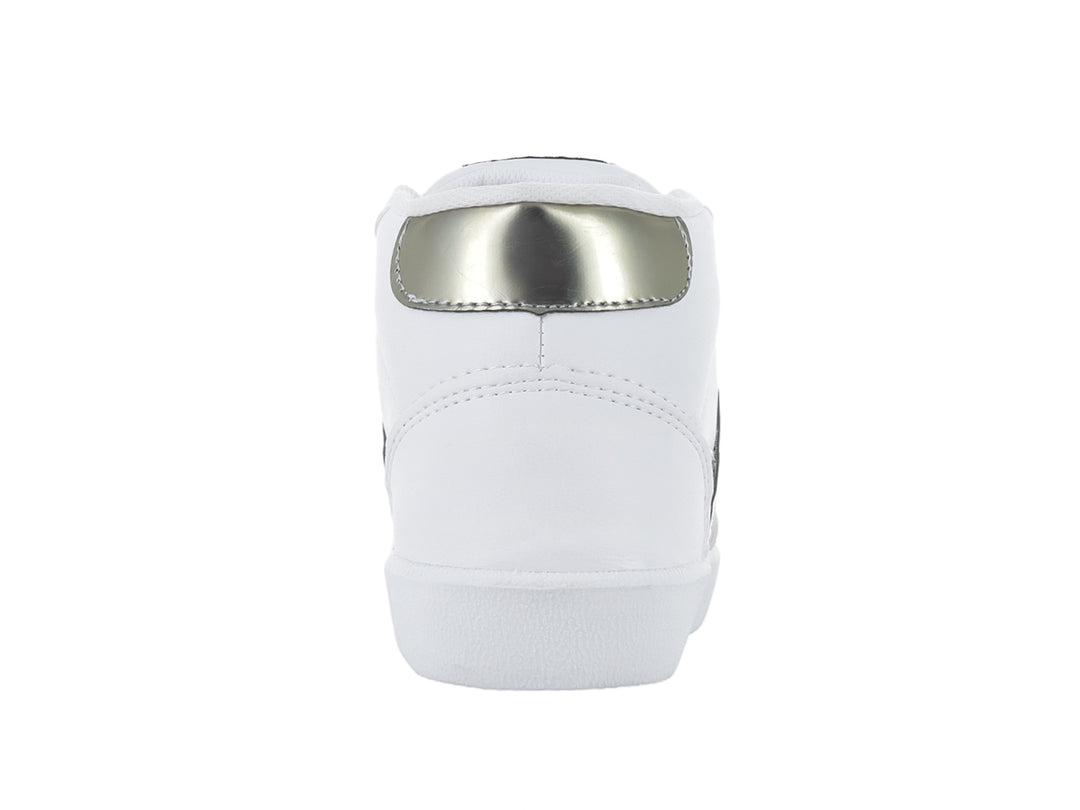 Tenis blancos marca Panam con detalles en color oro y gris, suela blanca y cordones.