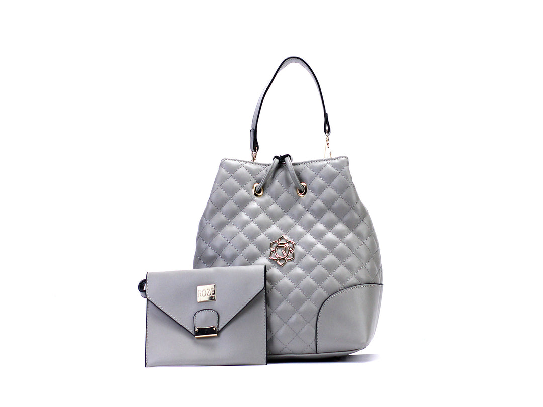 Set de bolso de hombro y cartera pequeña en color gris con textura acolchada y detalles dorados.