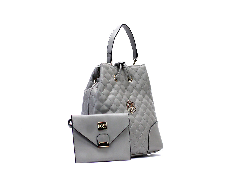 Set de bolso de hombro y cartera pequeña en color gris con textura acolchada y detalles dorados.
