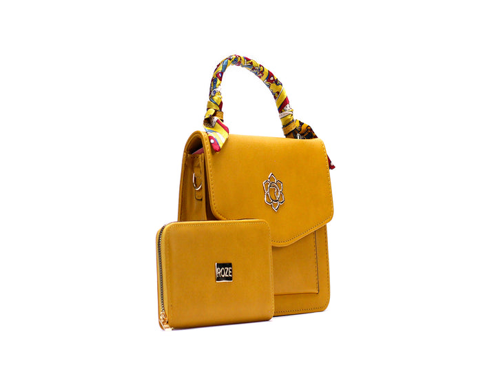 Set de bolso y cartera color amarillo marca ROZE con asa decorada con un pañuelo multicolor.