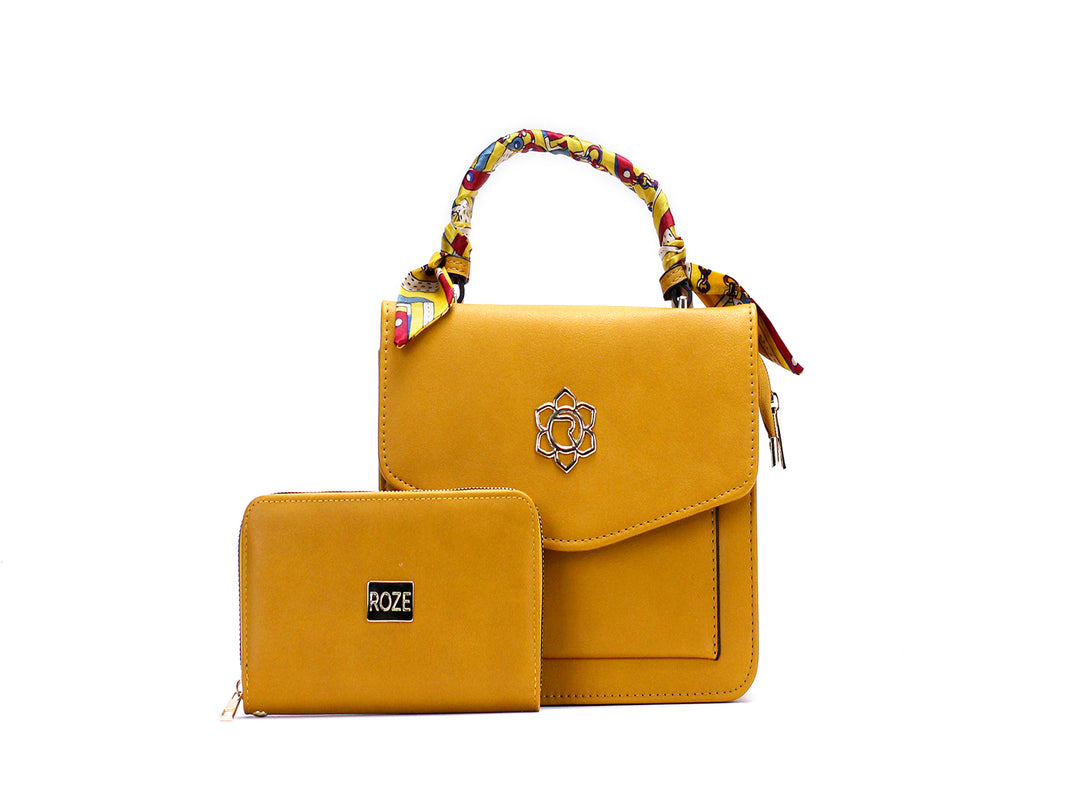 Set de bolso y cartera color amarillo marca ROZE con asa decorada con un pañuelo multicolor.