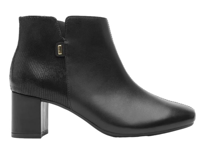 Botín Flexi para mujer en color negro, con tacón grueso y combinación de piel lisa y texturizada.