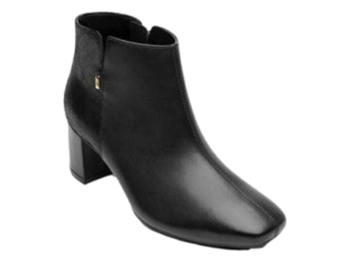 Botín Flexi para mujer en color negro, con tacón grueso y combinación de piel lisa y texturizada.