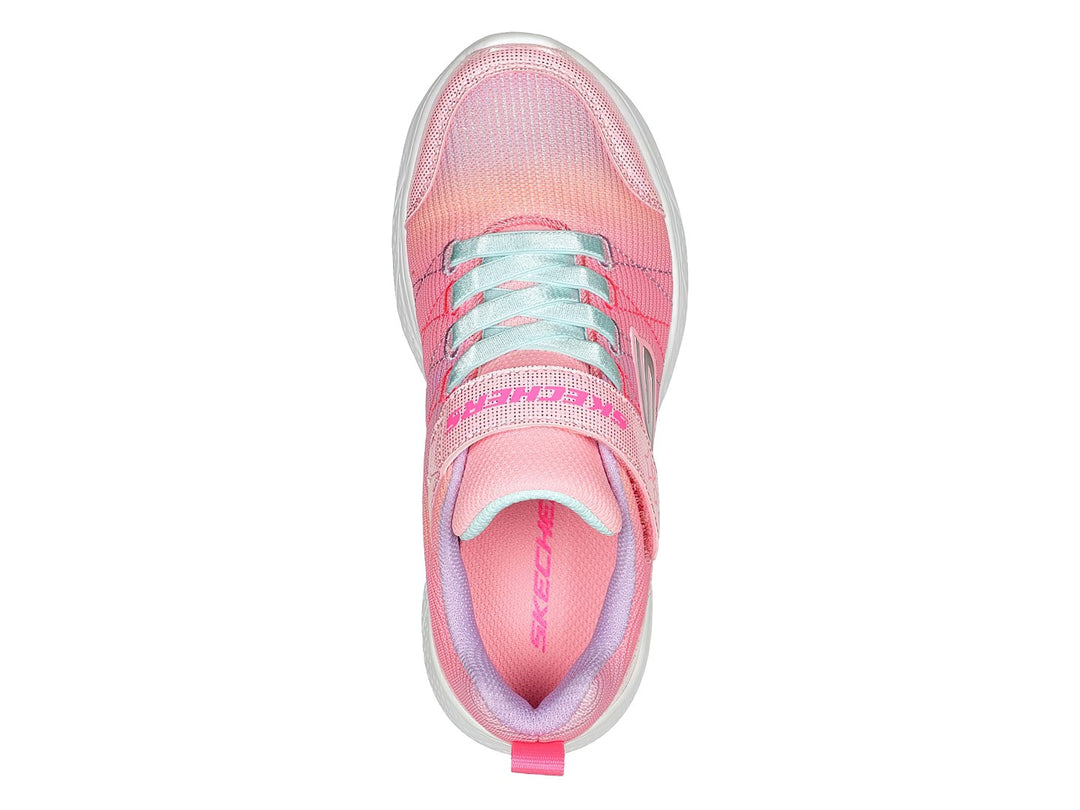 Tenis deportivos Skechers para niña en color rosa con detalles multicolores, cierre de velcro y suela blanca.