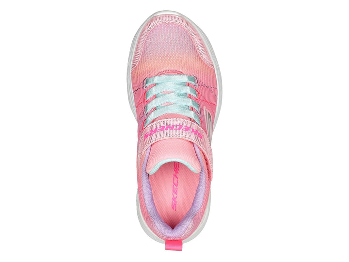 Tenis deportivos Skechers para niña en color rosa con detalles multicolores, cierre de velcro y suela blanca.