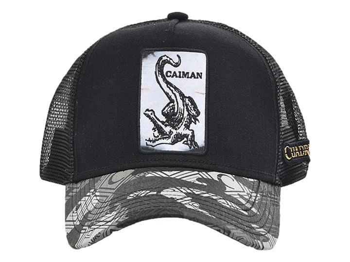 Gorra negra de marca Cuadra con parche frontal de caimán y visera en tonos grises.