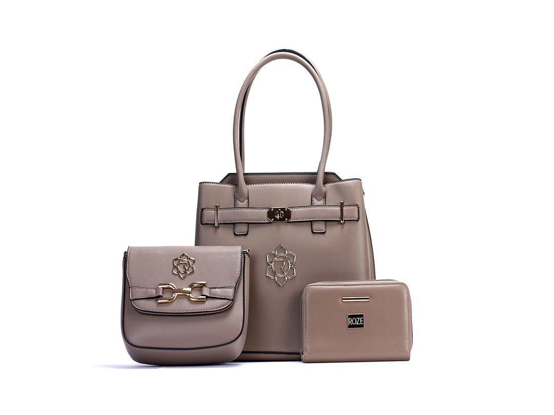 Set de tres piezas marca ROZE en color taupe que incluye bolso de hombro, bolso pequeño y cartera con detalles dorados.
