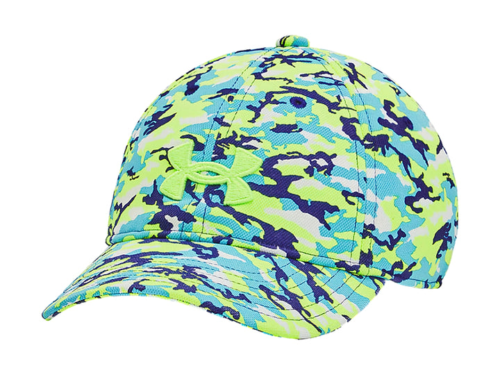 Gorra Under Armour con estampado de camuflaje en colores azul, celeste y verde neón.
