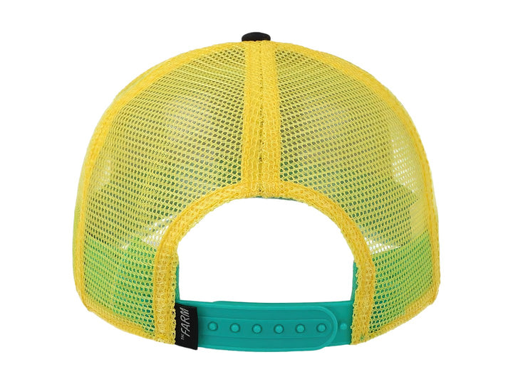 Gorra Goorin Bros amarilla con visera negra y un parche frontal bordado de un perro blanco con la palabra LOYAL.