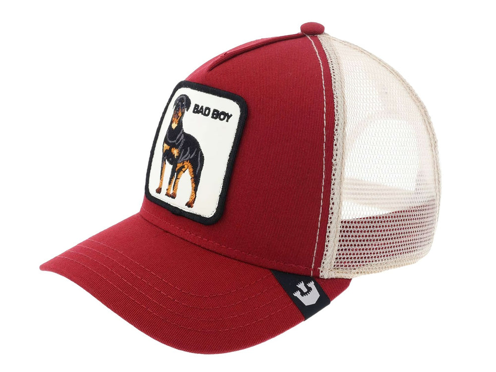 Gorra roja Goorin Bros con parche frontal bordado de un perro y el texto Bad Boy.
