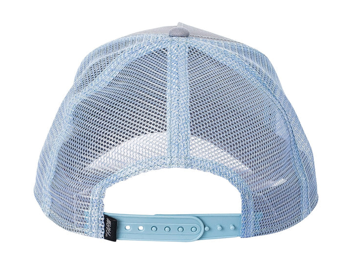 Gorra Goorin Bros color gris con malla azul y un parche frontal bordado de la cara de un león con el texto KING.