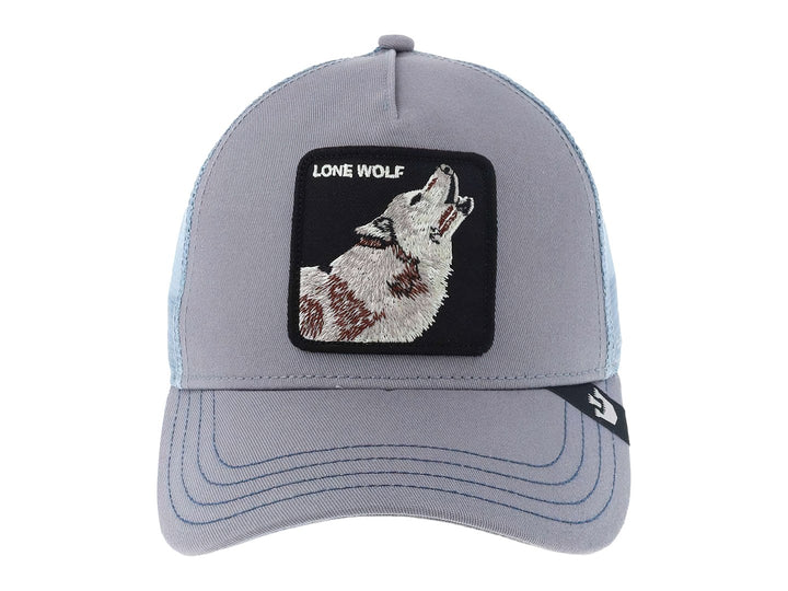 Gorra Goorin Bros color gris con parche frontal bordado de un lobo y texto Lone Wolf.