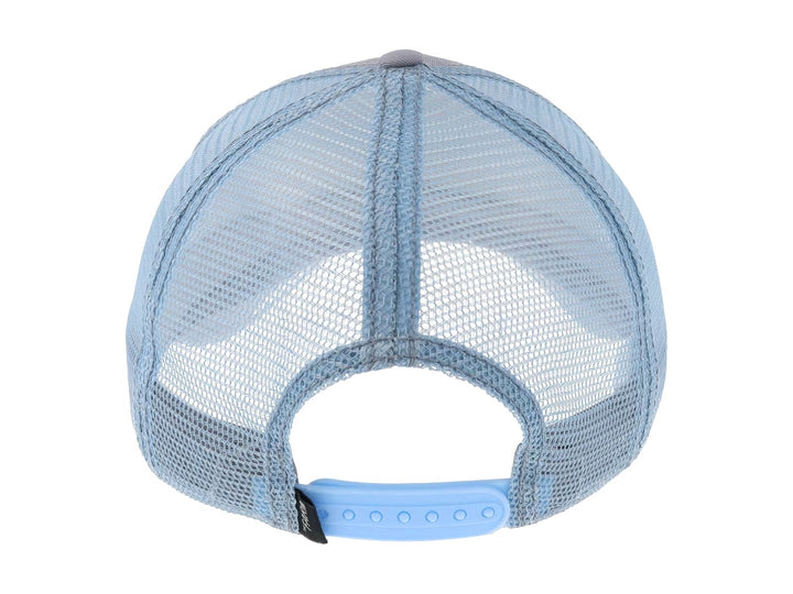 Gorra Goorin Bros color gris con parche frontal bordado de un lobo y texto Lone Wolf.
