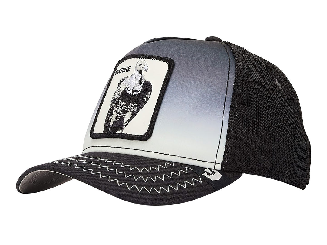 Gorra Goorin Bros con diseño degradado de negro a blanco y un parche frontal con la imagen de un buitre.