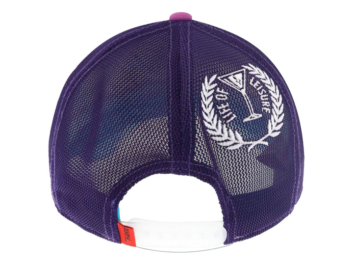 Gorra multicolor Goorin Bros con visera púrpura y parche frontal de pez Betta.