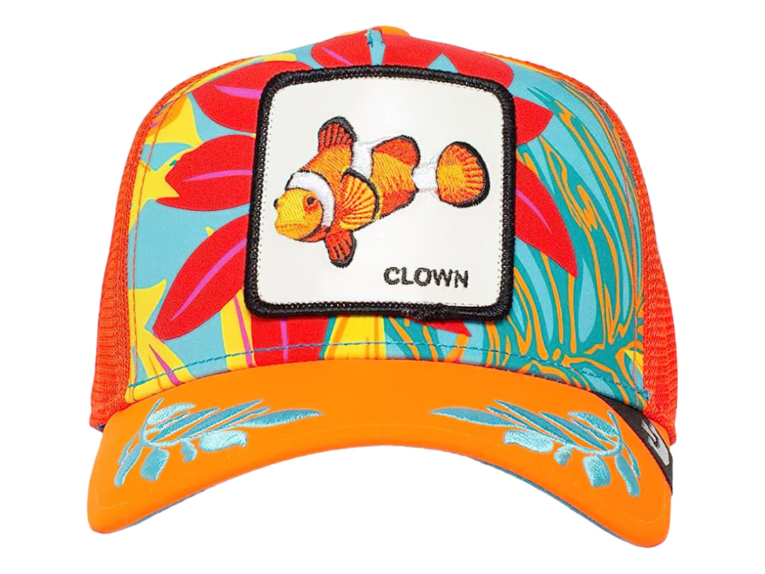 Gorra Goorin Bros multicolor con visera naranja y parche bordado de un pez payaso.