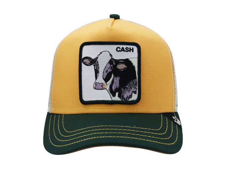 Gorra Goorin Bros con corona amarilla, visera verde y un parche frontal con la imagen de una vaca y el texto CASH.