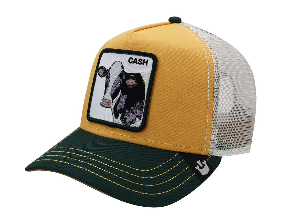 Gorra Goorin Bros con corona amarilla, visera verde y un parche frontal con la imagen de una vaca y el texto CASH.