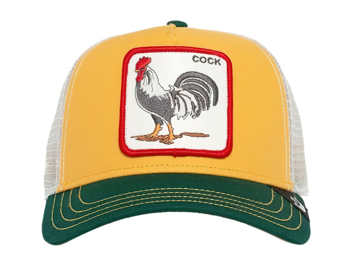Gorra Goorin Bros amarilla con visera verde y un parche frontal bordado de un gallo sobre fondo blanco.