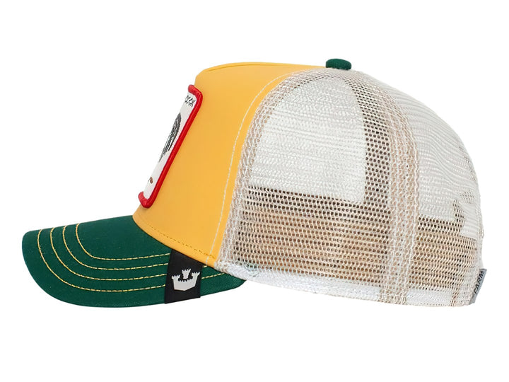 Gorra Goorin Bros amarilla con visera verde y un parche frontal bordado de un gallo sobre fondo blanco.