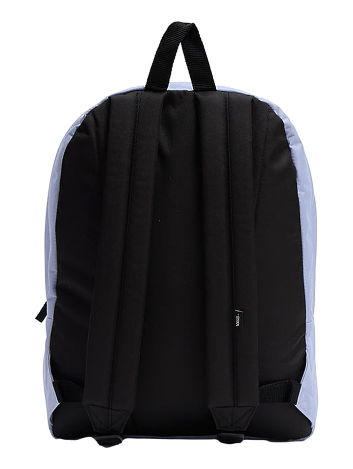 Mochila Vans color lavanda con logotipo central blanco y negro y correas negras.