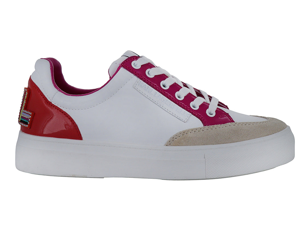 Tenis blancos con detalles en rosa brillante y punta beige de la marca Karl Lagerfeld.