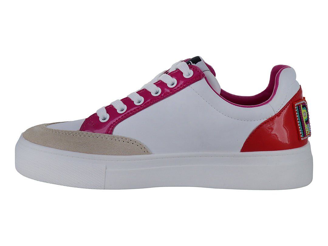 Tenis blancos con detalles en rosa brillante y punta beige de la marca Karl Lagerfeld.