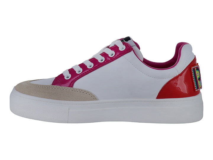 Tenis blancos con detalles en rosa brillante y punta beige de la marca Karl Lagerfeld.