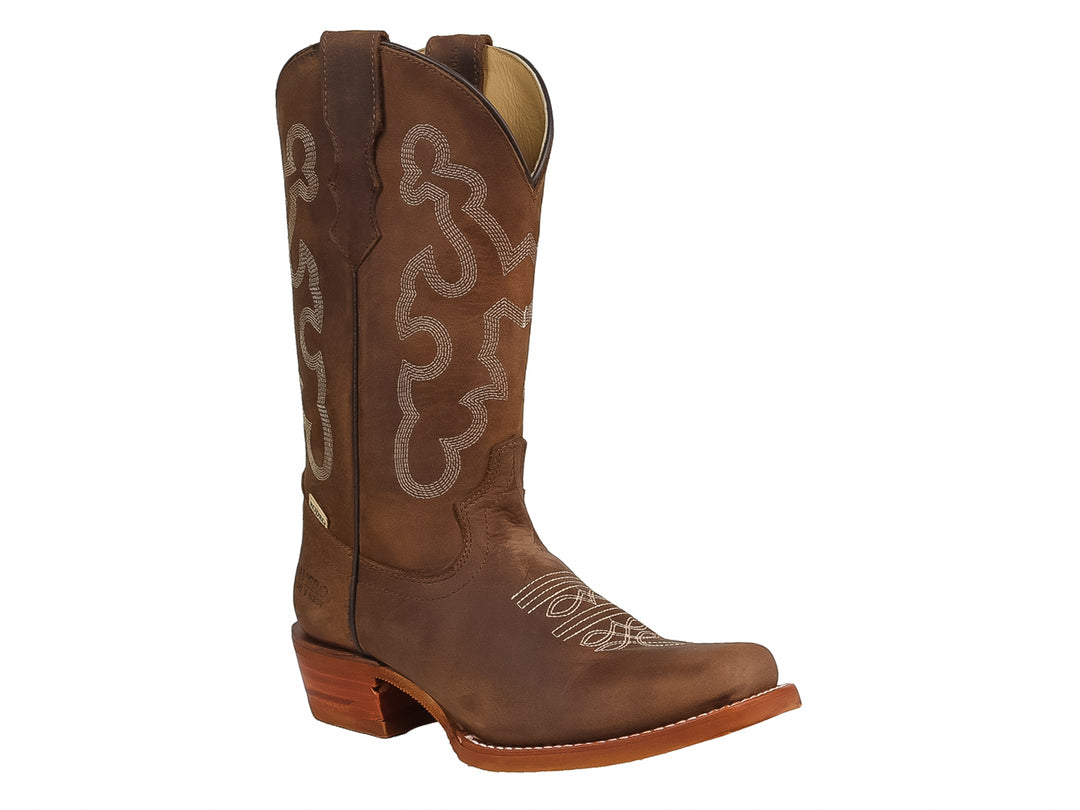 Bota vaquera para mujer en color café tan con bordados decorativos y tacón.