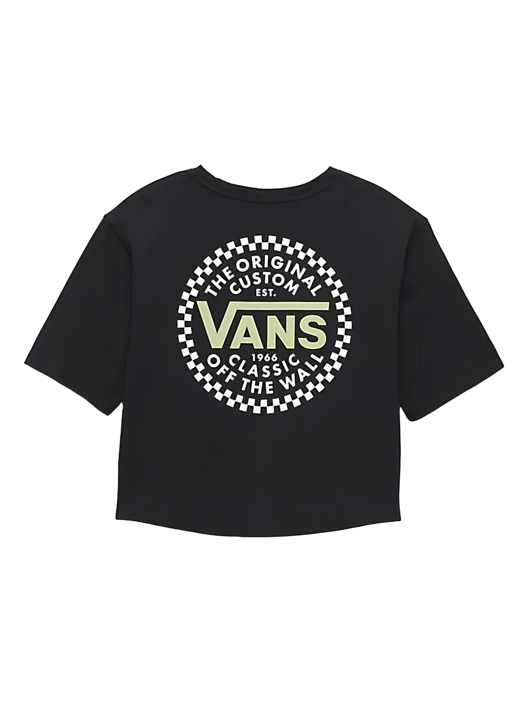 Mujer vistiendo una camiseta crop top color negro de la marca Vans con un logo circular blanco en el pecho.