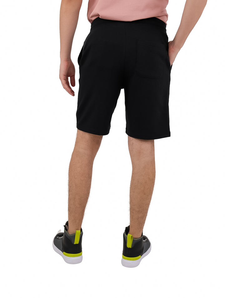 Bermudas negras de la marca Converse con cintura elástica y cordón ajustable, estilo deportivo.