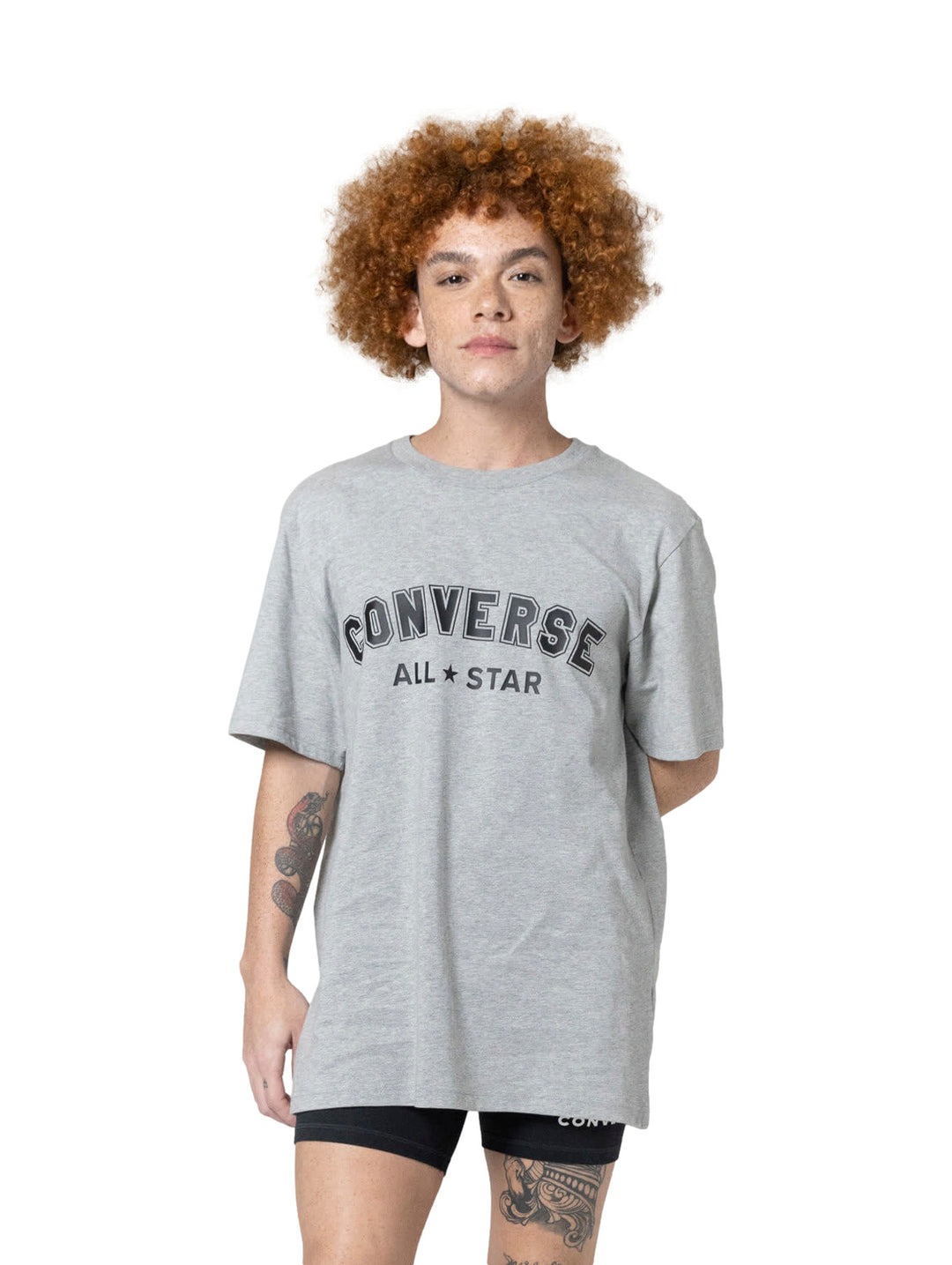 Playera Converse de color gris vintage heather con logotipo en el pecho, manga corta y corte holgado.