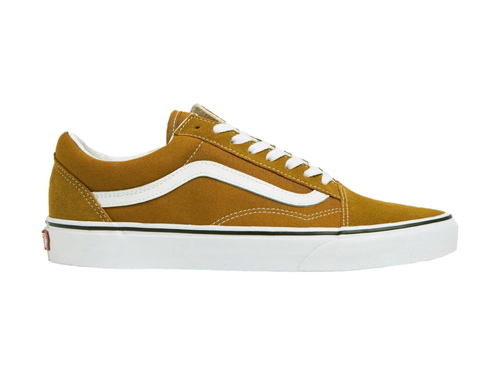 Tenis VANS Old Skool en color café dorado con franja y suela blancas sobre fondo blanco.