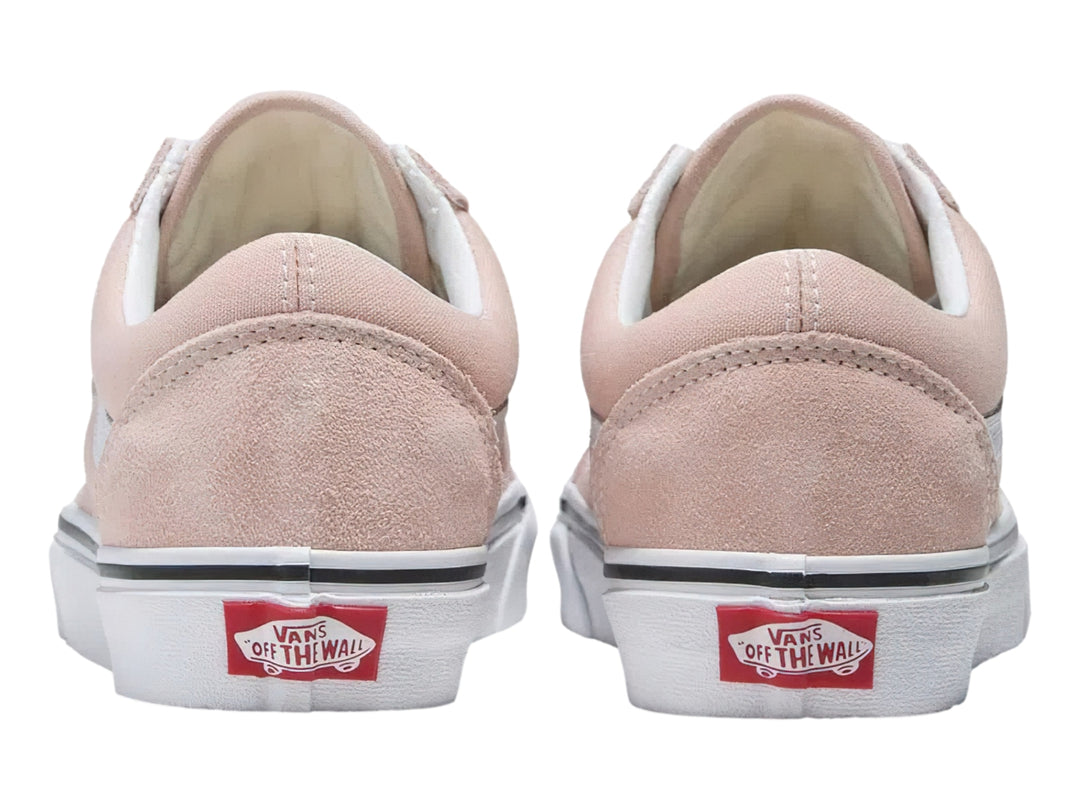 Tenis Vans Old Skool color rosa Rose Smoke con detalles y suela blanca.