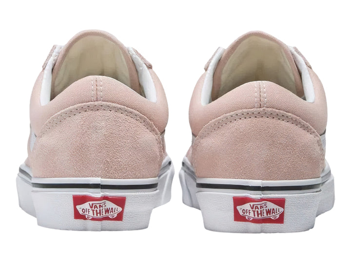 Tenis Vans Old Skool color rosa Rose Smoke con detalles y suela blanca.
