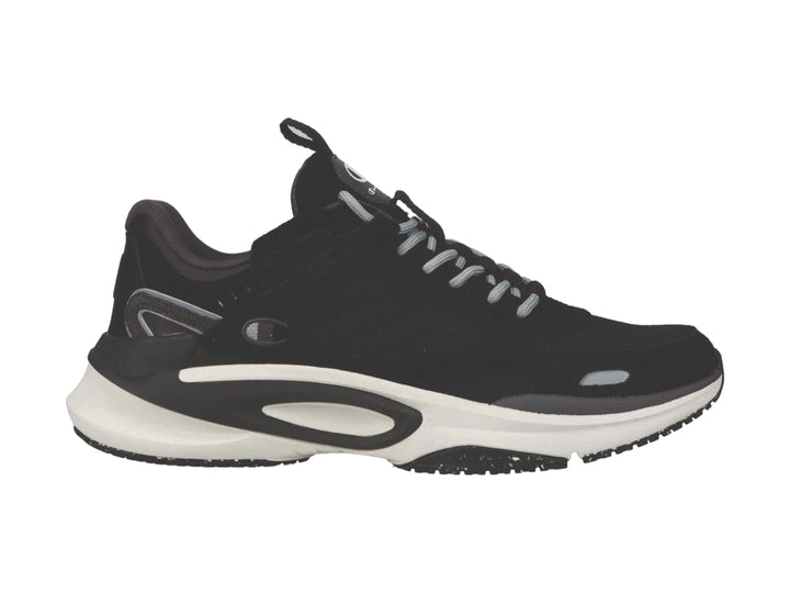 Tenis deportivos Champion color negro con suela blanca y detalles en gris.