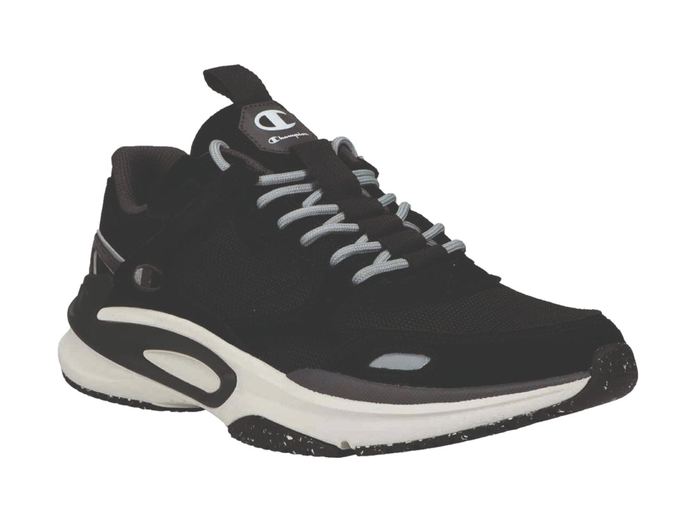 Tenis deportivos Champion color negro con suela blanca y detalles en gris.