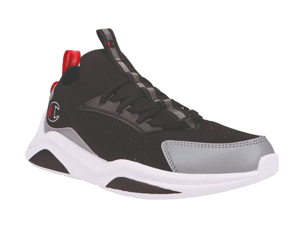 Tenis deportivos Champion en colores negro, gris y blanco con detalles rojos y suela blanca robusta.